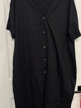 Women’s Black Button-Front Short Sleeve Shirts